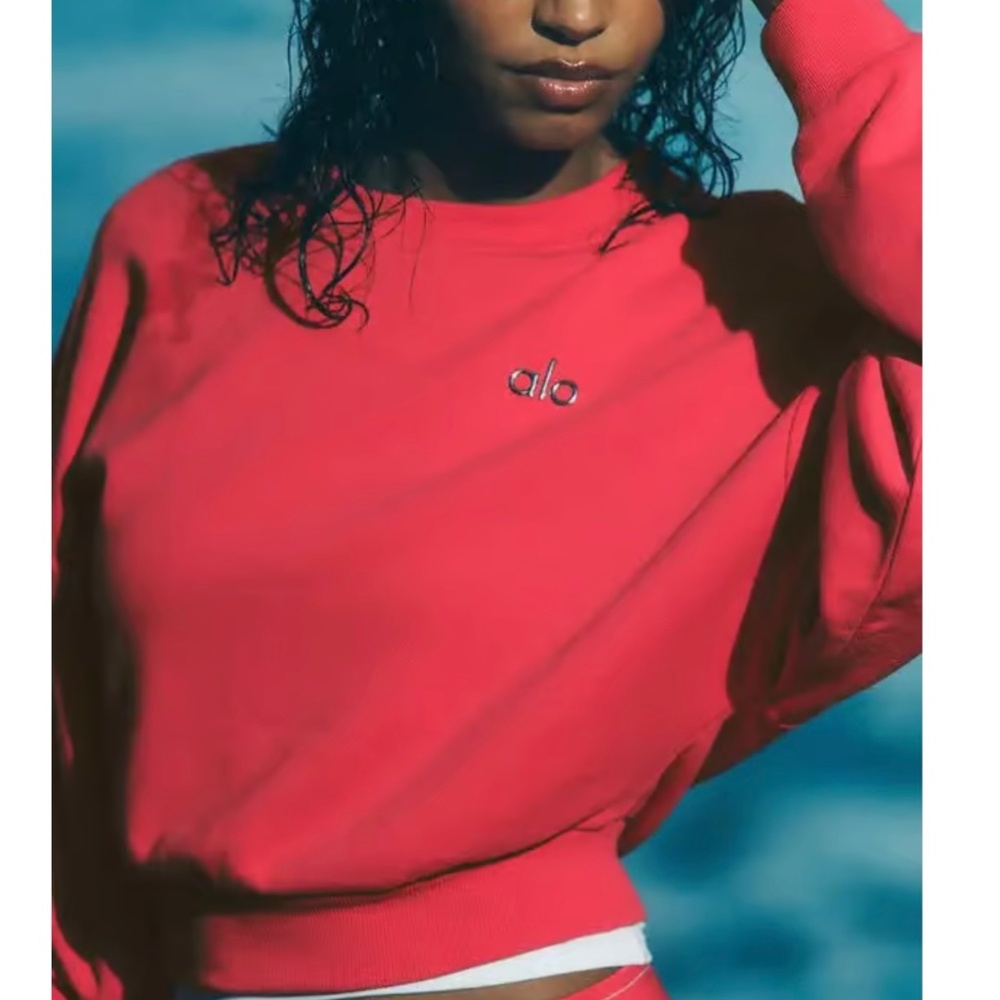 ALO Yoga Candy Red Cropped Accolade Crew neck WORN ONCE